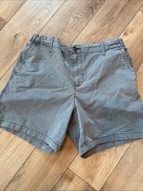 Old Navy Women’s Charcoal Flat-Front Shorts